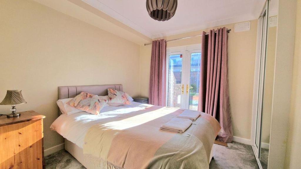 Cosy Two Bedroom Apartment Galway Exterior foto