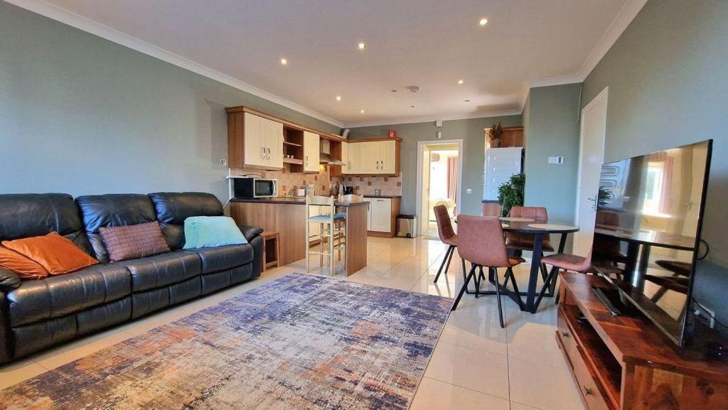 Cosy Two Bedroom Apartment Galway Exterior foto